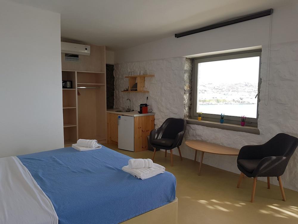 プサロウ Mykonos Azureアパートホテル エクステリア 写真